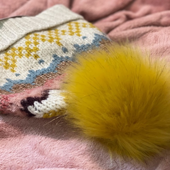 ✨NWT✨ LOFT Pom-Pom Beanie